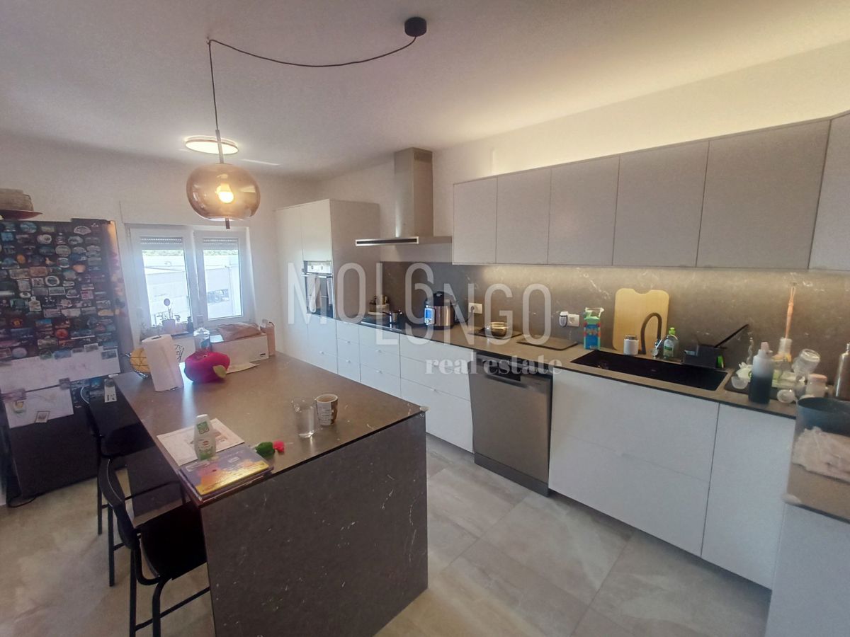 Appartamento/appartamento Viškovo, 162m2