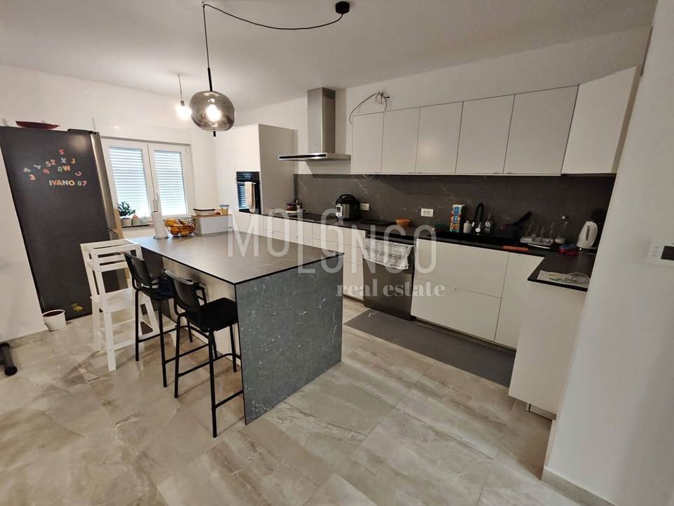 Appartamento/appartamento Viškovo, 162m2