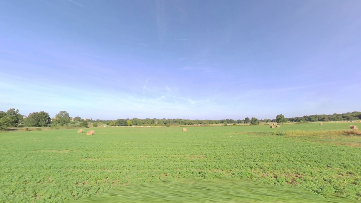 ISTRIA, zona di Parenzo – Terreno edificabile di pregio in posizione tranquilla