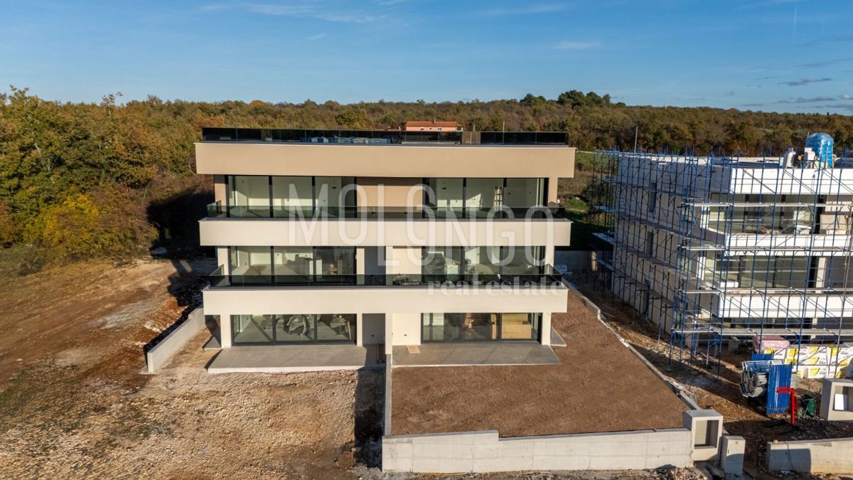 ISTRA, POREČ - Novogradnja, 2s+db, velika terasa, 2 km od Poreča