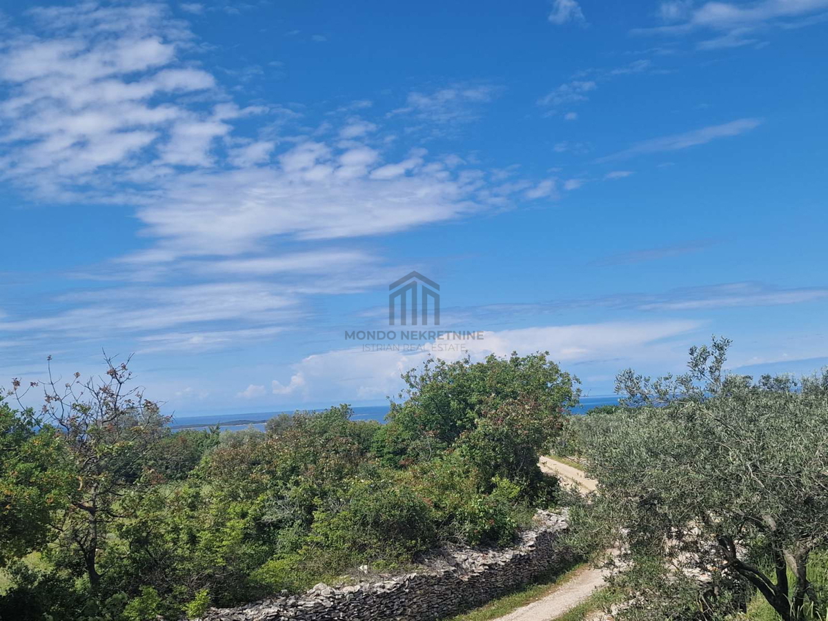 Istria, Vodnjan - Peroj Bel terreno grande vicino alla strada principale, vista mare
