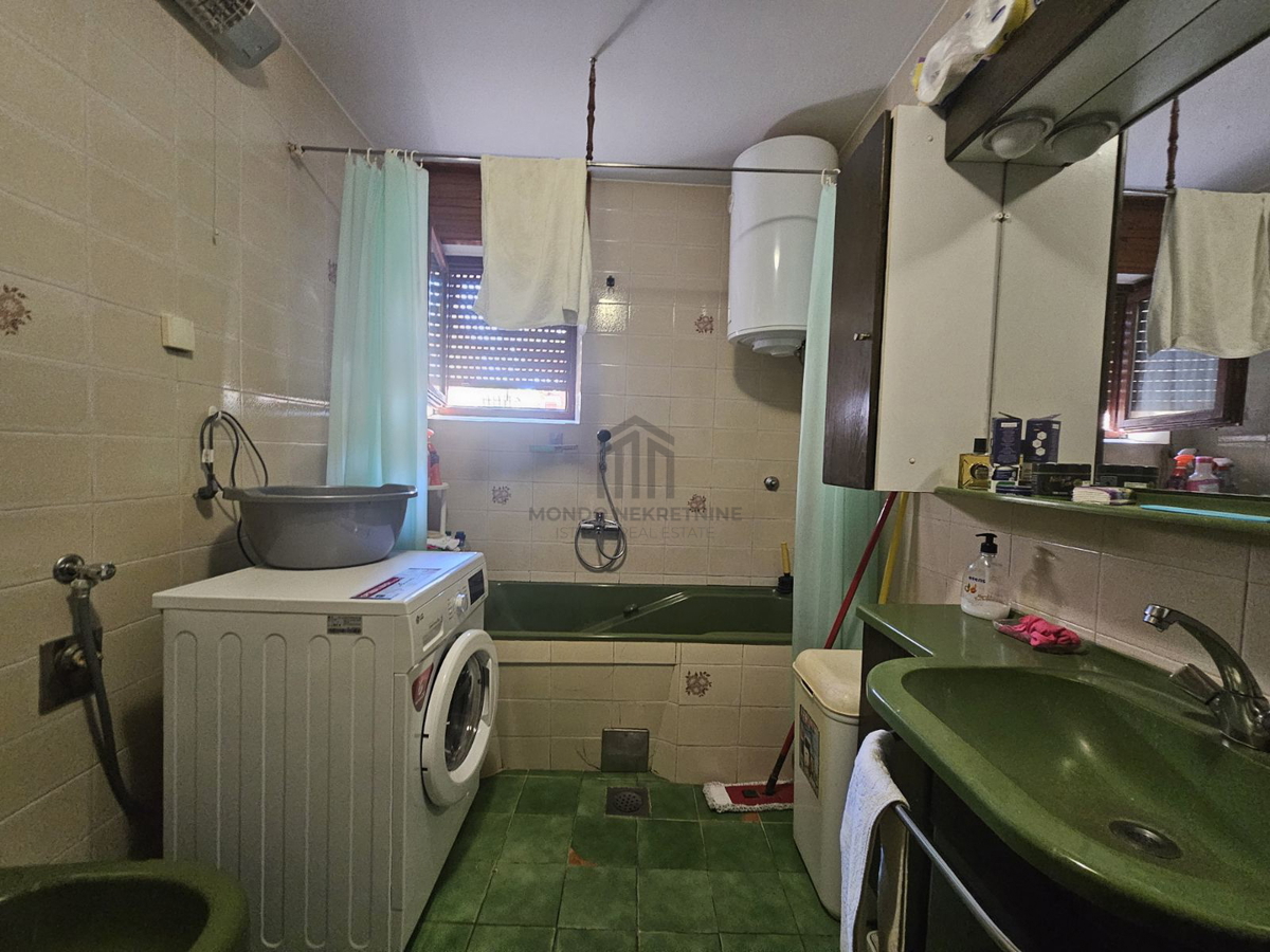 Istria, Gimino, dintorni, vecchia casa con servizi aggiuntivi