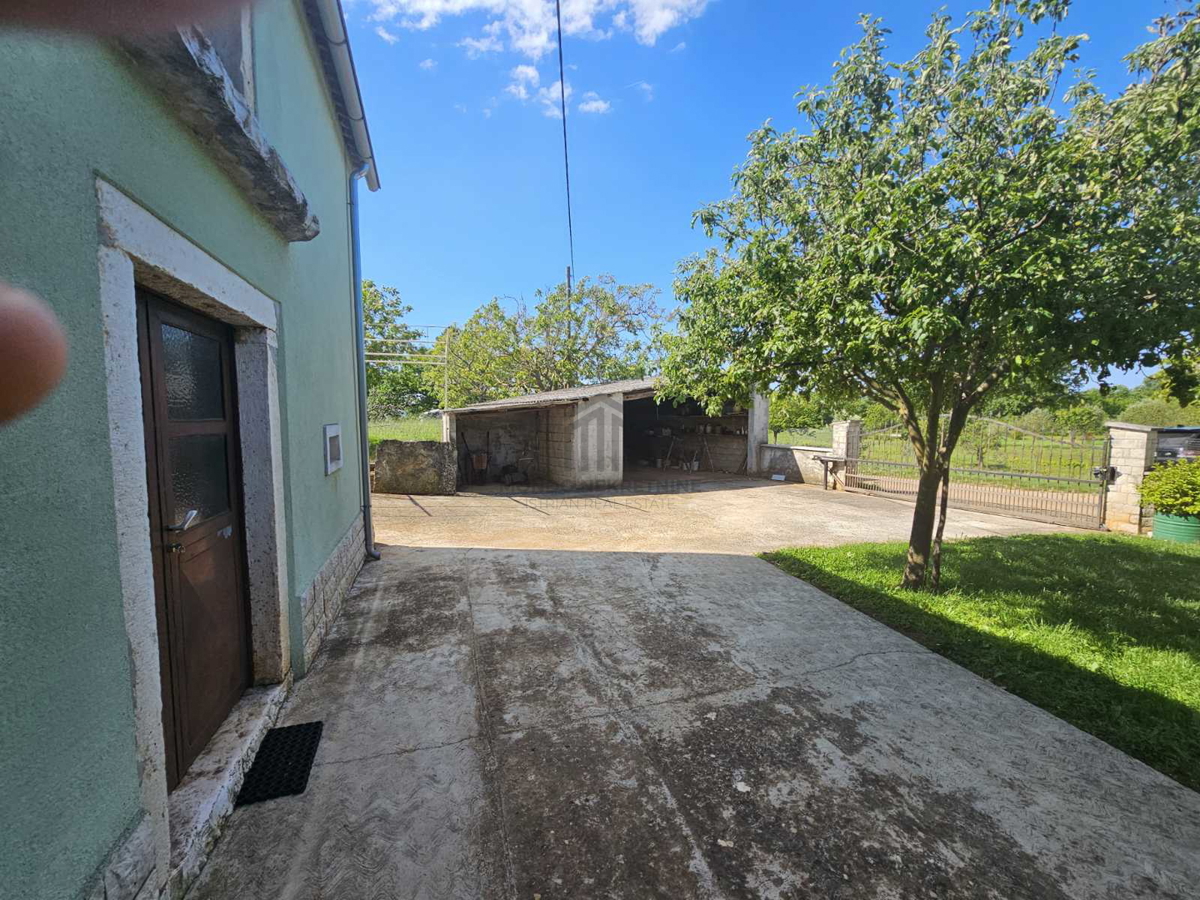 Istria, Gimino, dintorni, vecchia casa con servizi aggiuntivi