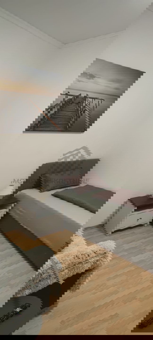 Istria, Pola, appartamento con 2 camere da letto, piano terra 100 m2;