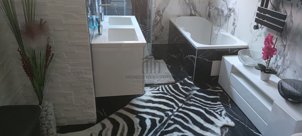 Istria, Pola, appartamento con 2 camere da letto, piano terra 100 m2;