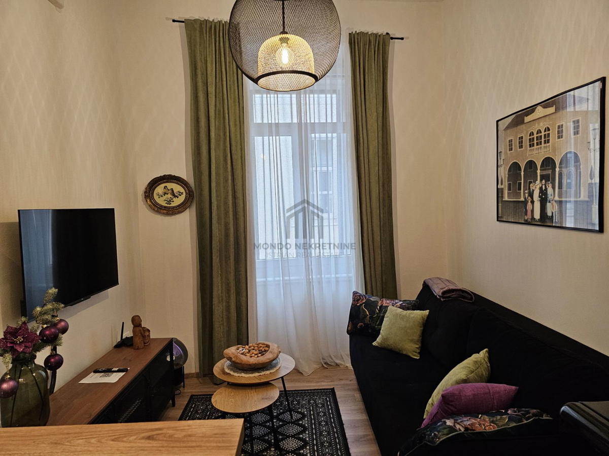 Istria, Pola, centro città, bellissimo appartamento particolarmente ben arredato