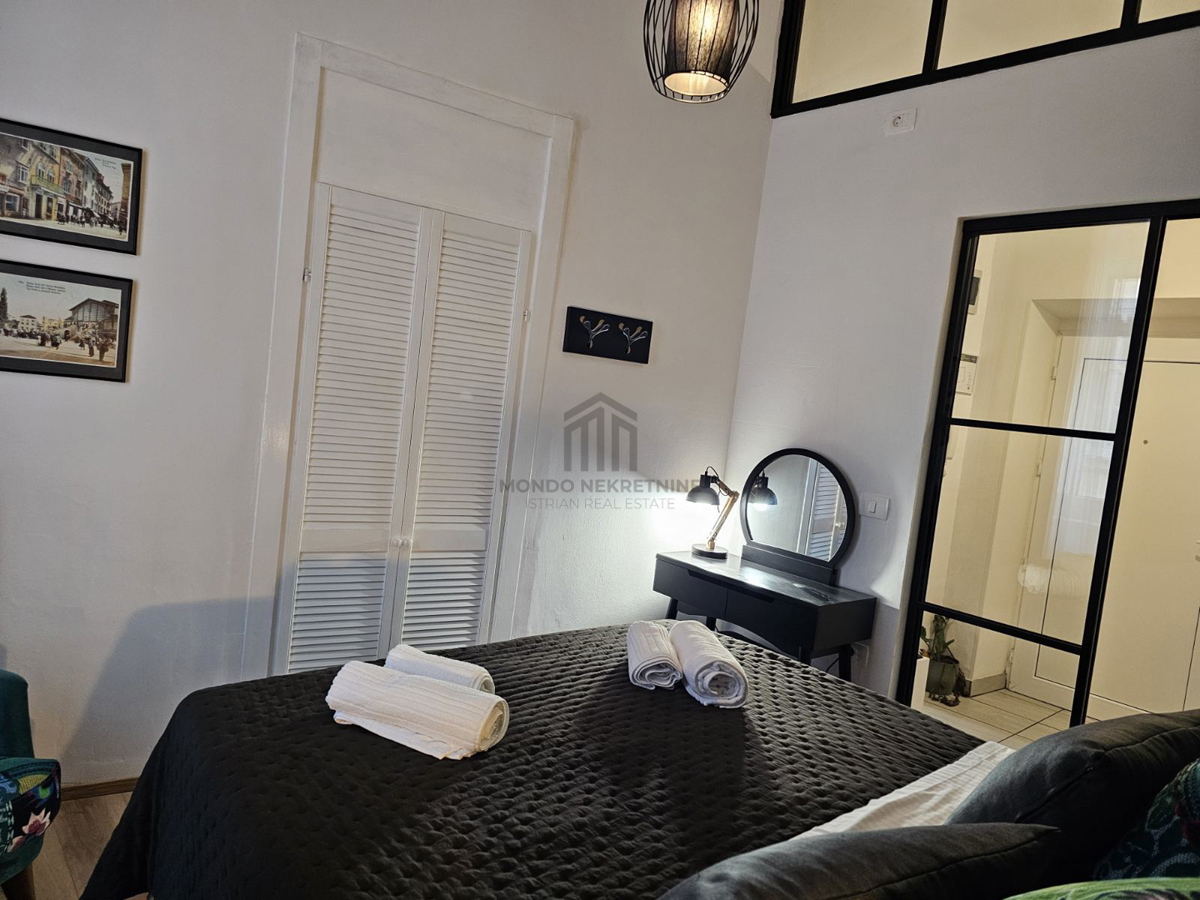 Istria, Pola, centro città, bellissimo appartamento particolarmente ben arredato