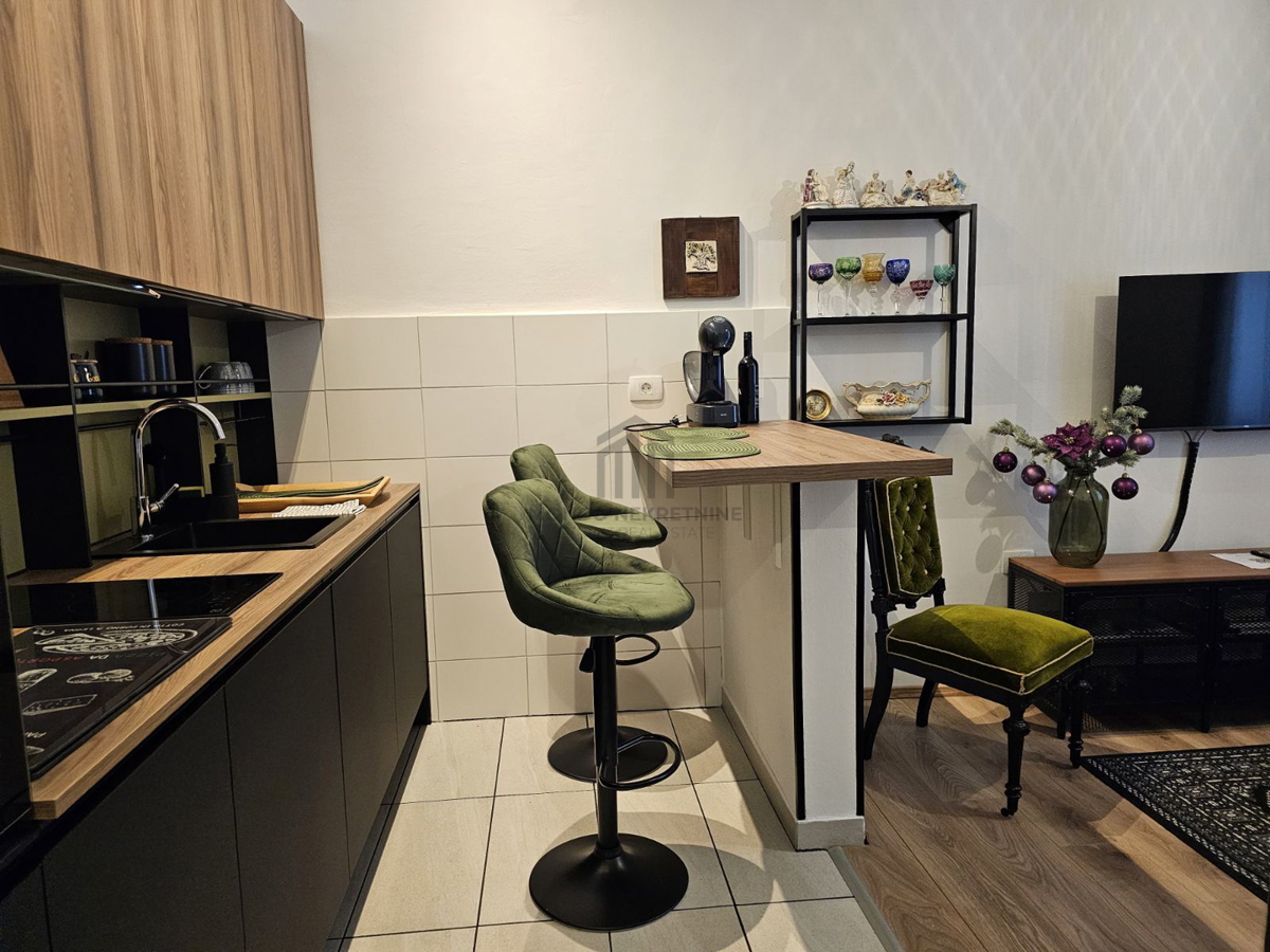 Istria, Pola, centro città, bellissimo appartamento particolarmente ben arredato