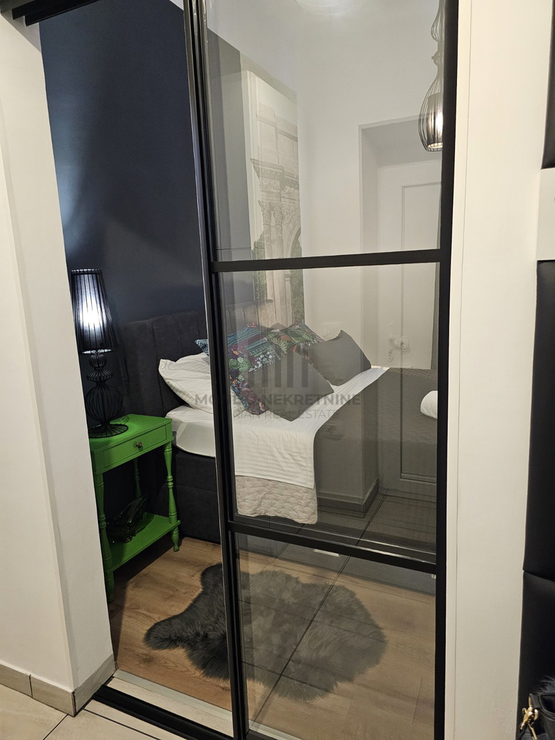 Istria, Pola, centro città, bellissimo appartamento particolarmente ben arredato