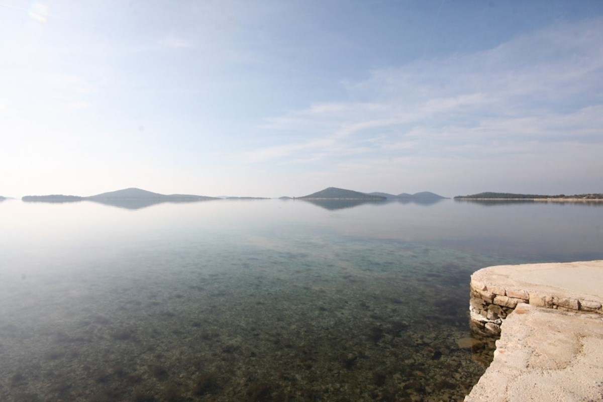 Betina, terreno agricolo vicino al mare