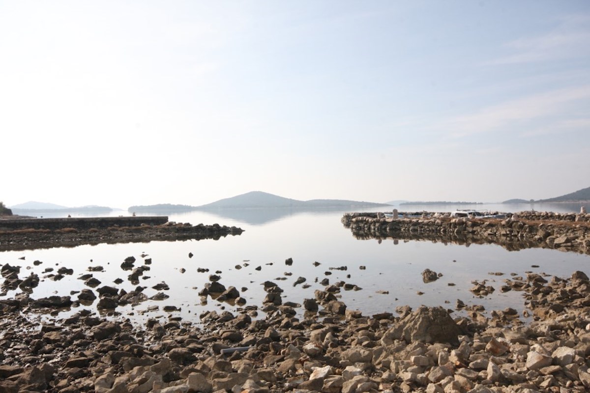 Betina, terreno agricolo vicino al mare