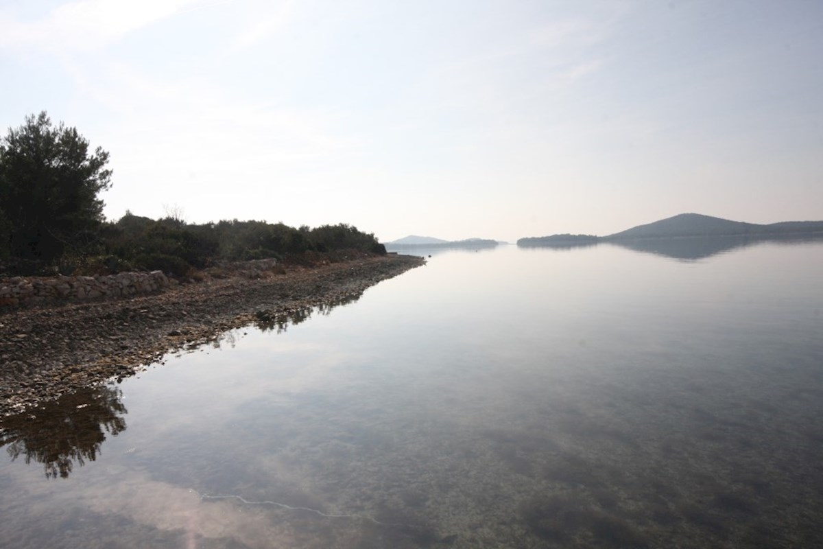 Betina, terreno agricolo vicino al mare