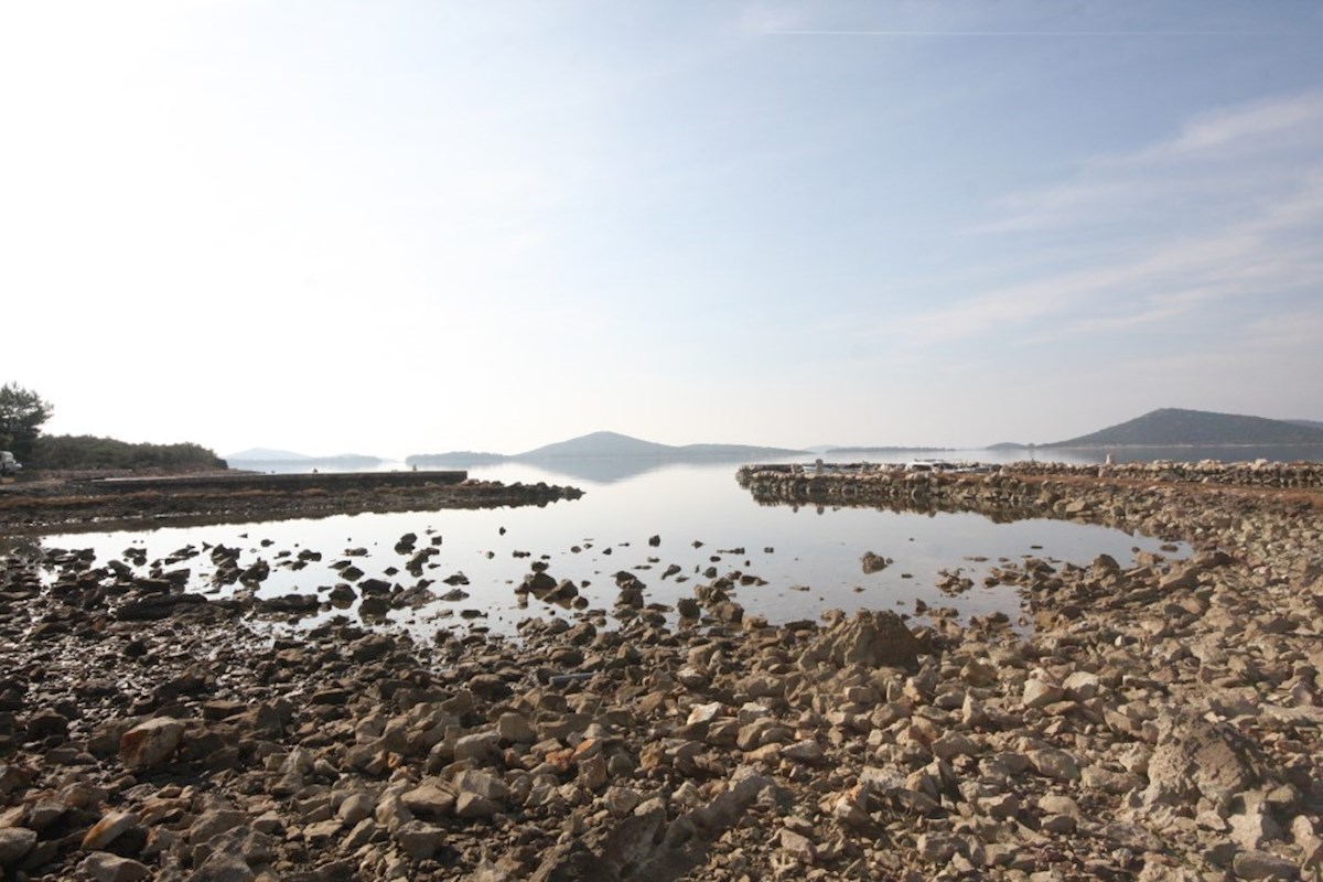 Betina, terreno agricolo vicino al mare