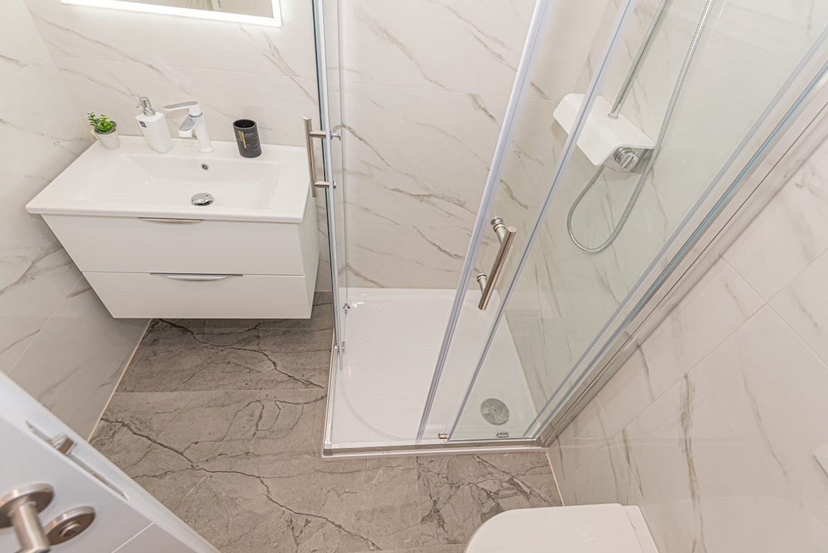 Nuova costruzione, casa bifamiliare con piscina