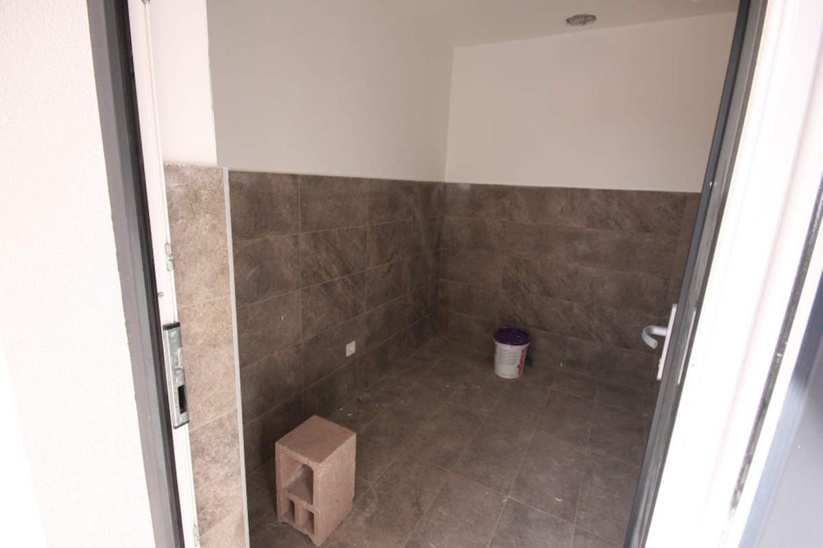 Nuova costruzione, casa bifamiliare con piscina