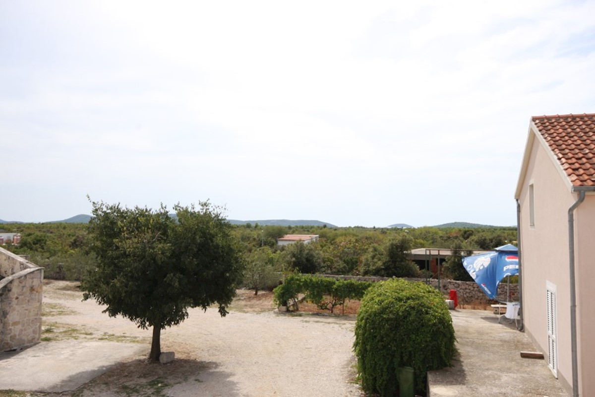 Nuova costruzione, casa bifamiliare con piscina