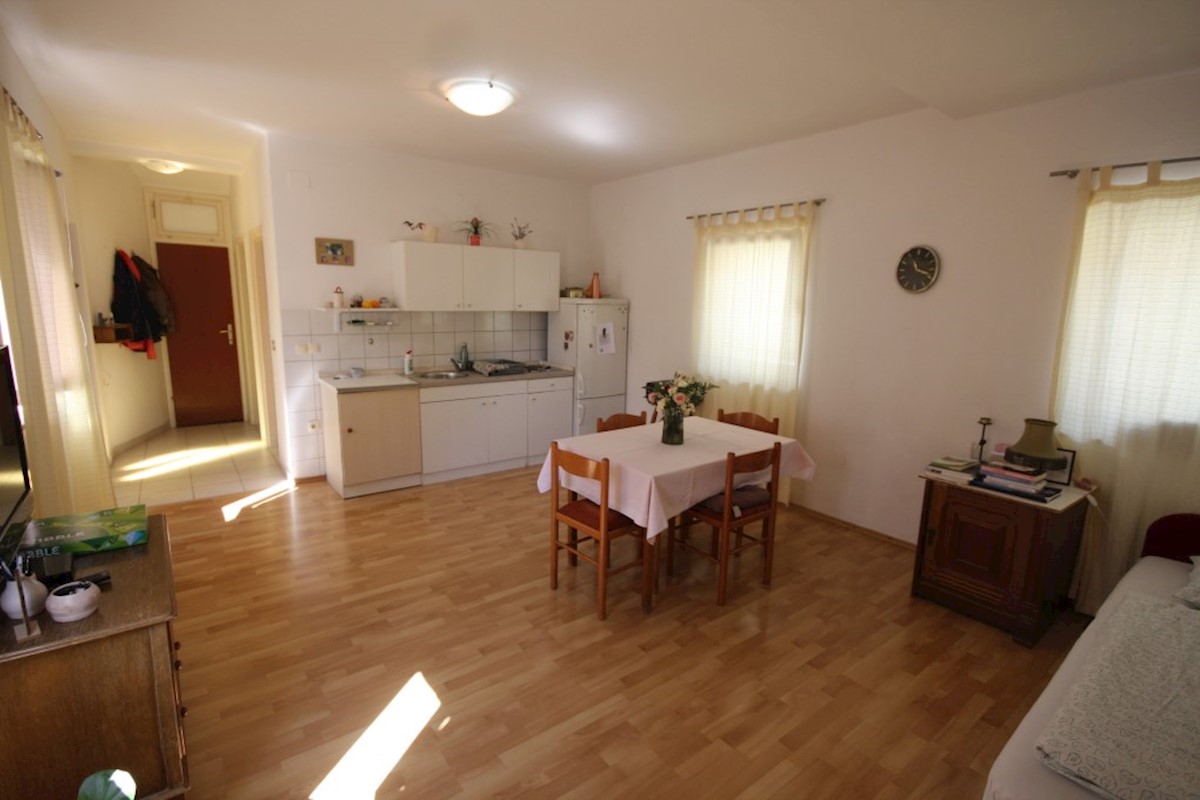 Vodice, casa a schiera nel centro della città