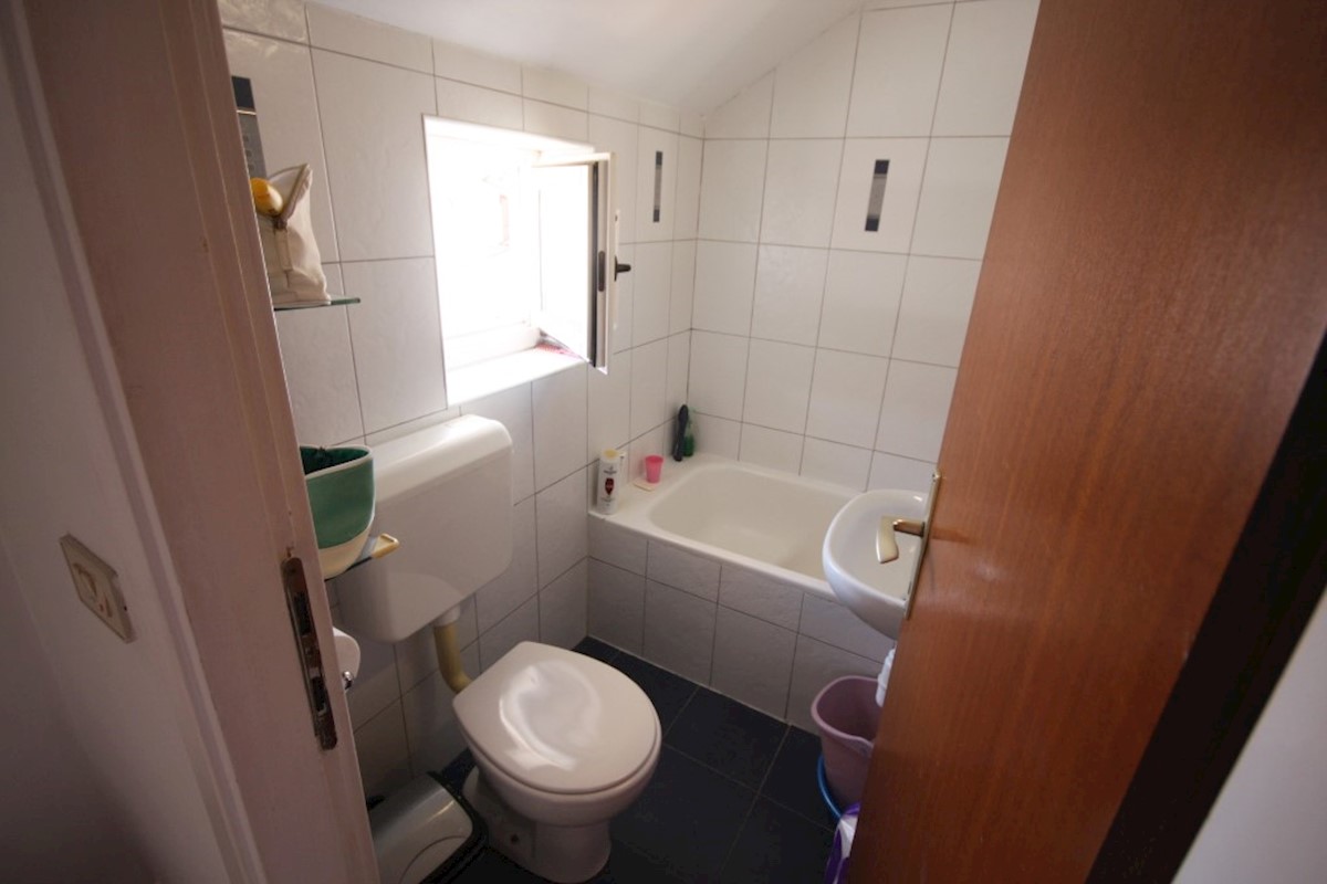 Vodice, casa a schiera nel centro della città