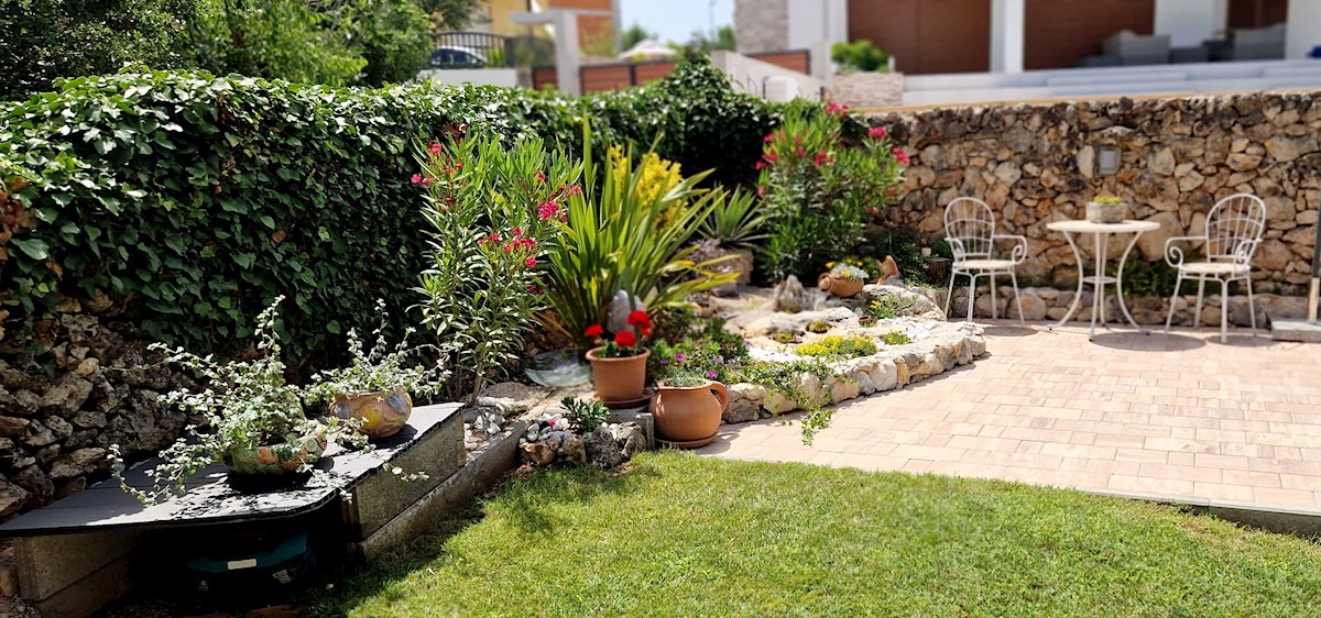 Vodice, bella casa con quattro appartamenti