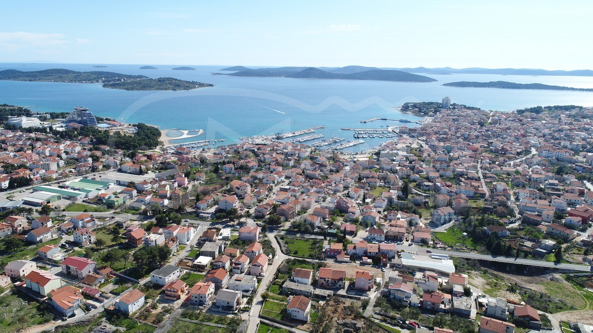 Srima, un lussuoso appartamento su due piani con vista sul mare