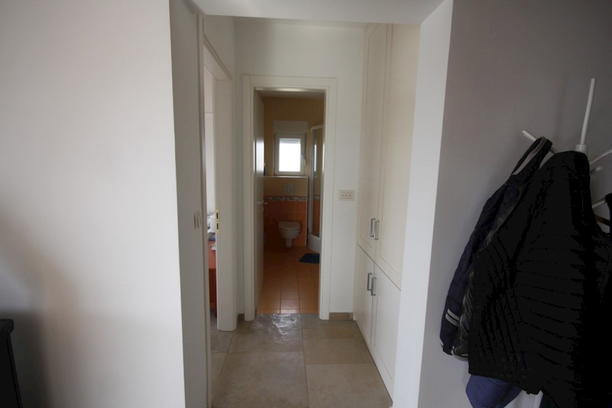 Tribunj, appartamento con una camera da letto e galleria