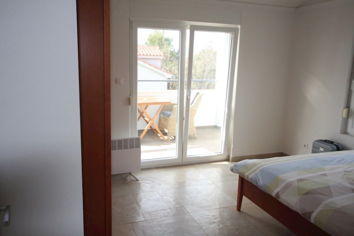 Tribunj, appartamento con una camera da letto e galleria