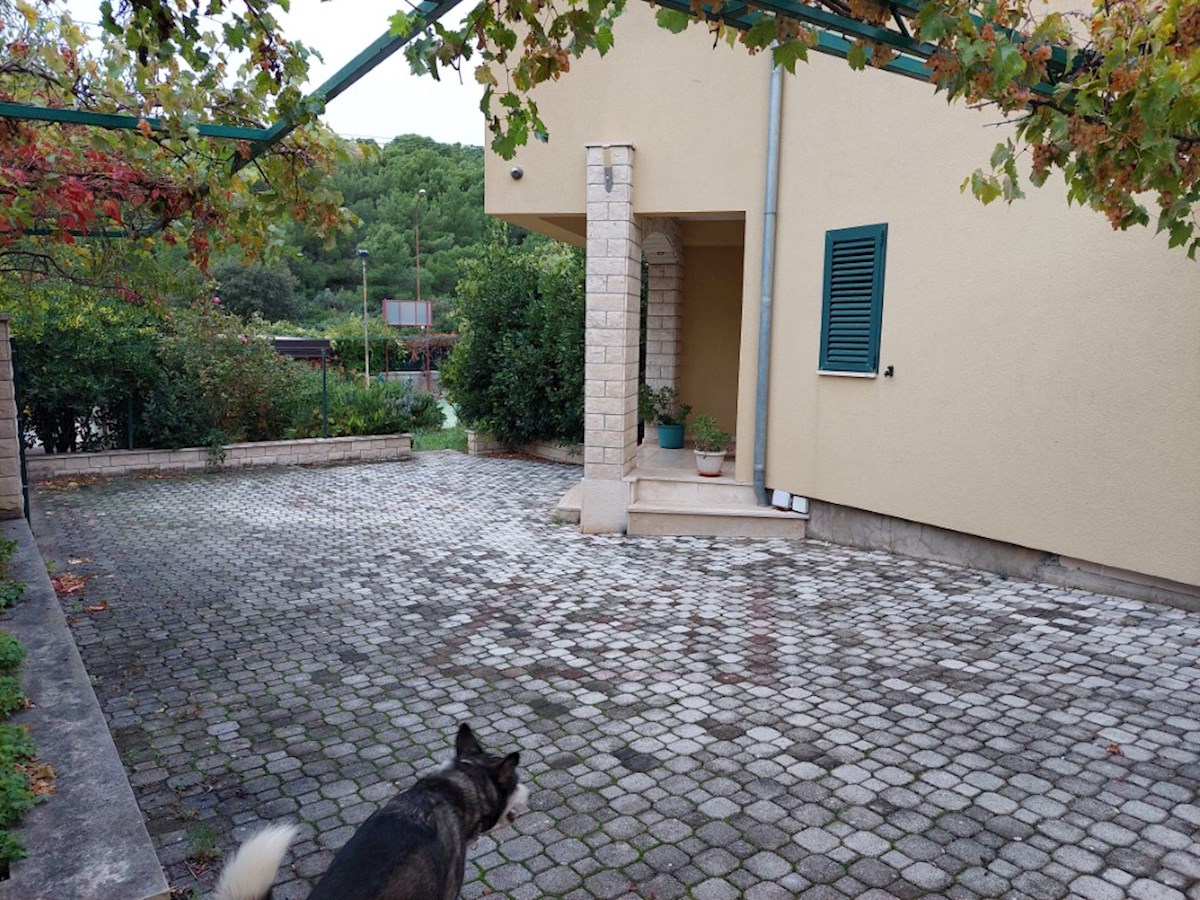 Sebenico, casa con terreno vicino alla spiaggia