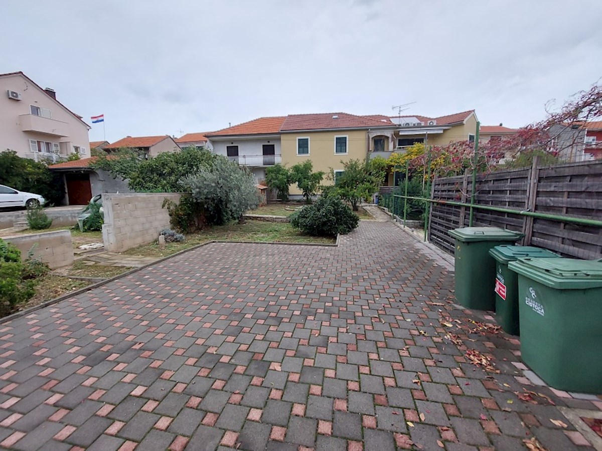 Sebenico, casa con terreno vicino alla spiaggia
