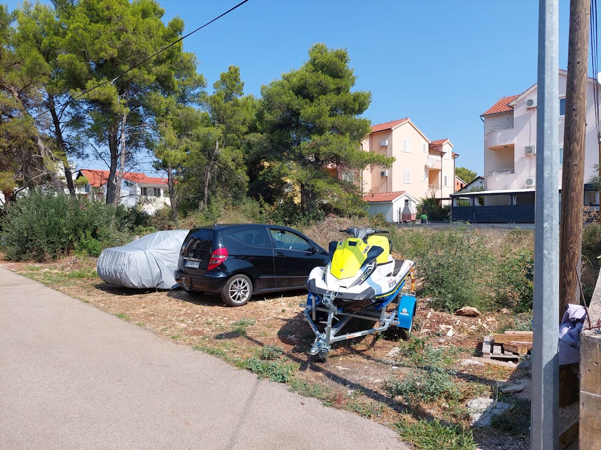 Vodice, terreno edificabile vicino alla spiaggia