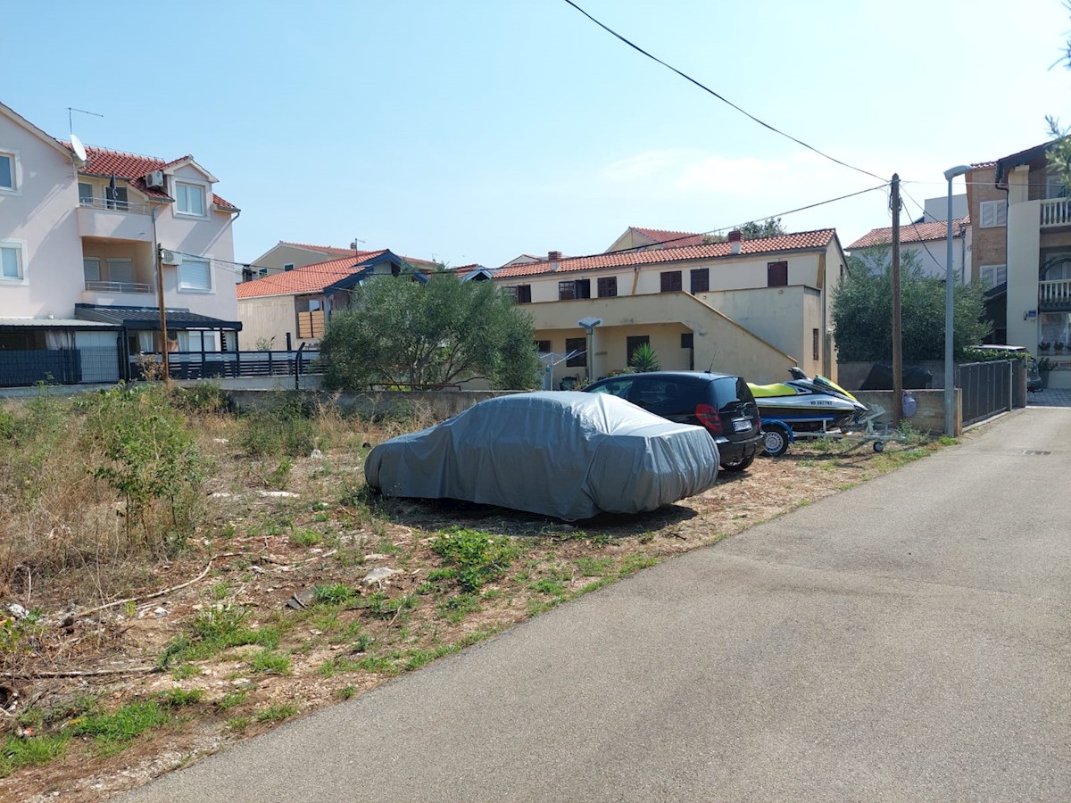 Vodice, terreno edificabile vicino alla spiaggia