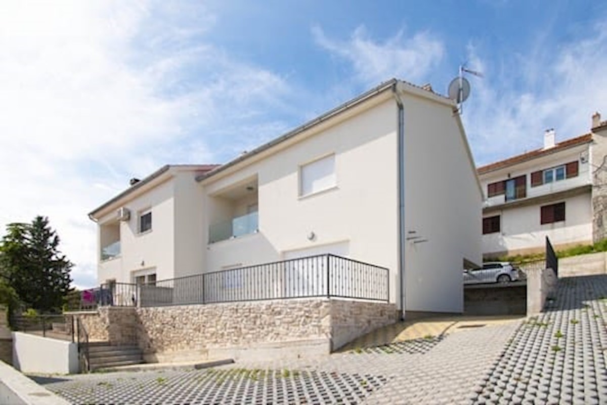 Sebenico, casa bifamiliare con vista mare