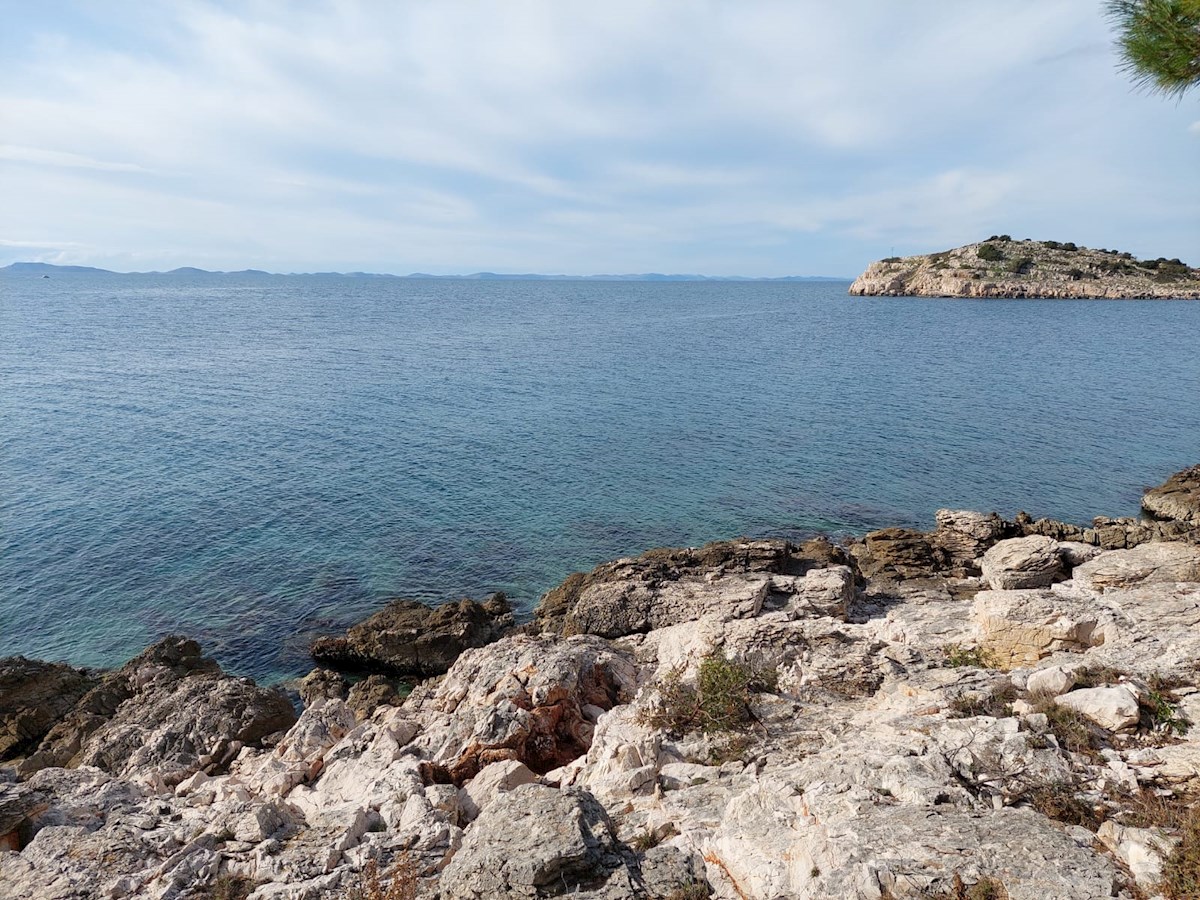 Jezera, prima fila al mare