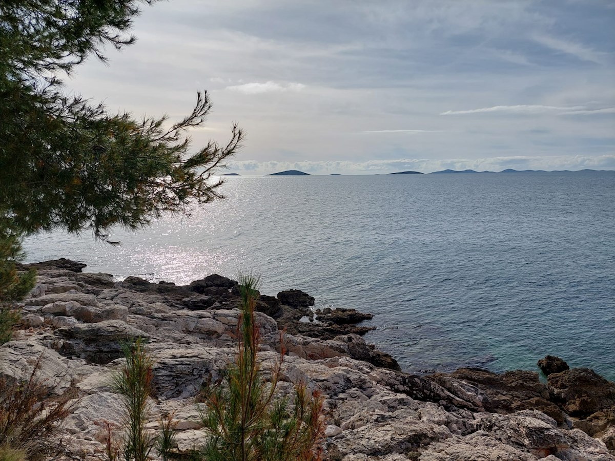 Jezera, prima fila al mare