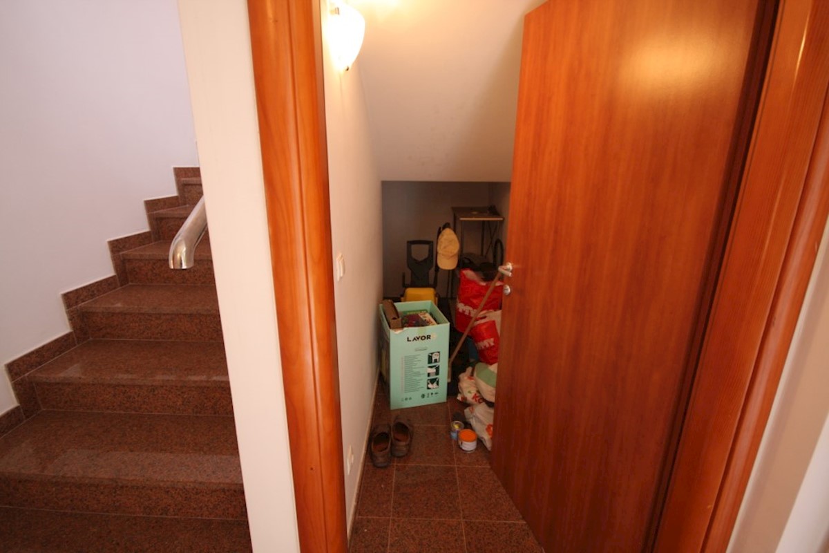 Vodice, graziosa casa con due unità abitative