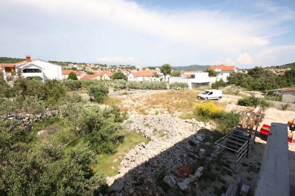 Jezera, terreno edificabile vicino al mare e al centro