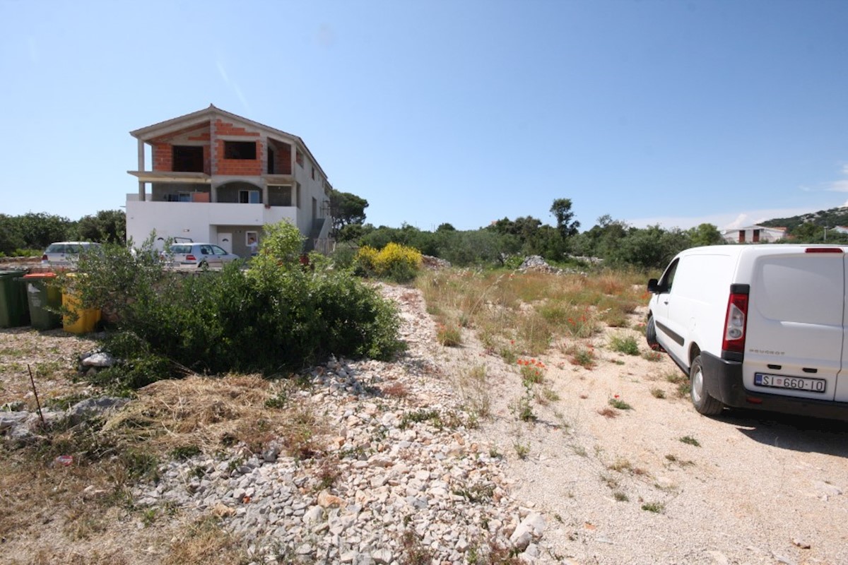 Jezera, terreno edificabile vicino al mare e al centro