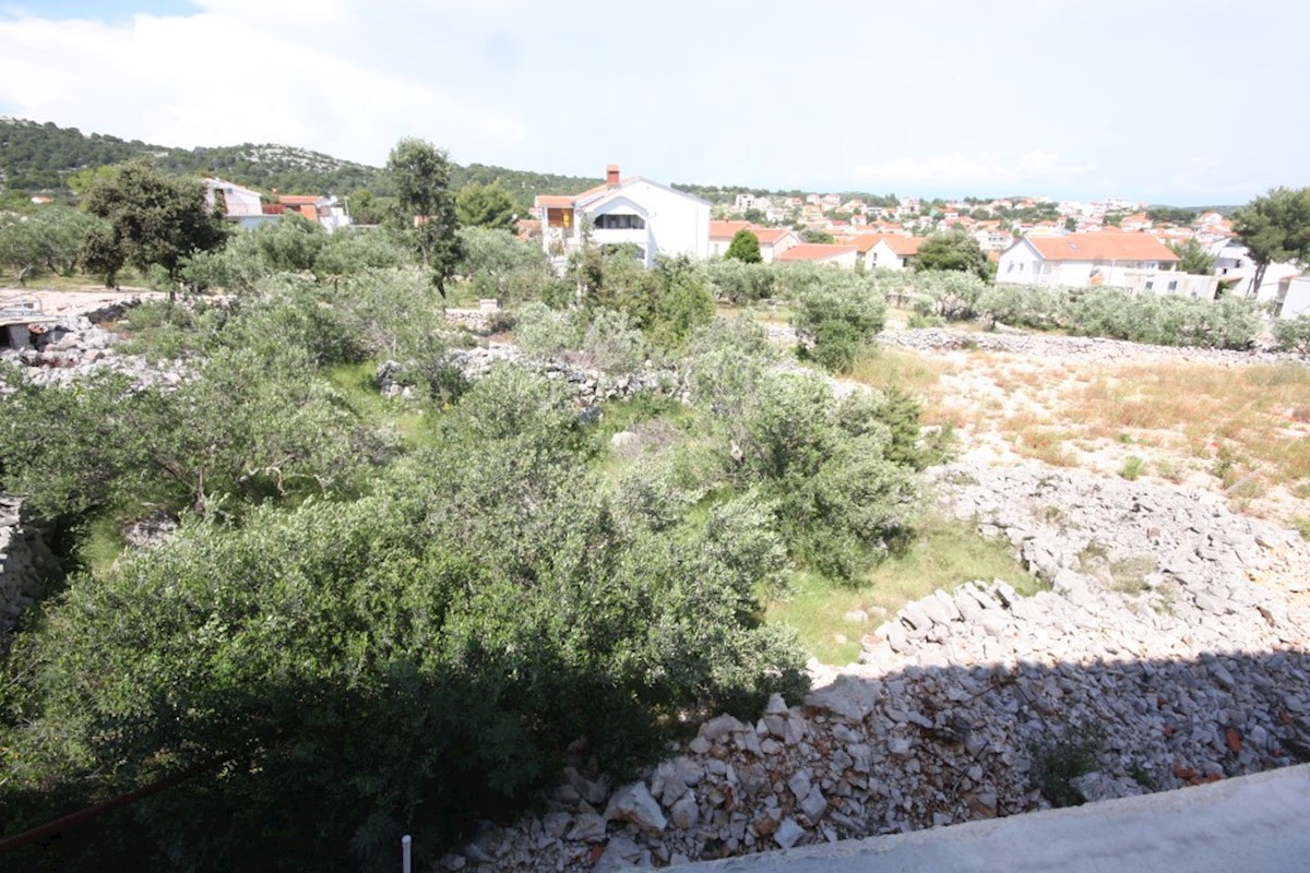 Jezera, terreno edificabile vicino al mare e al centro