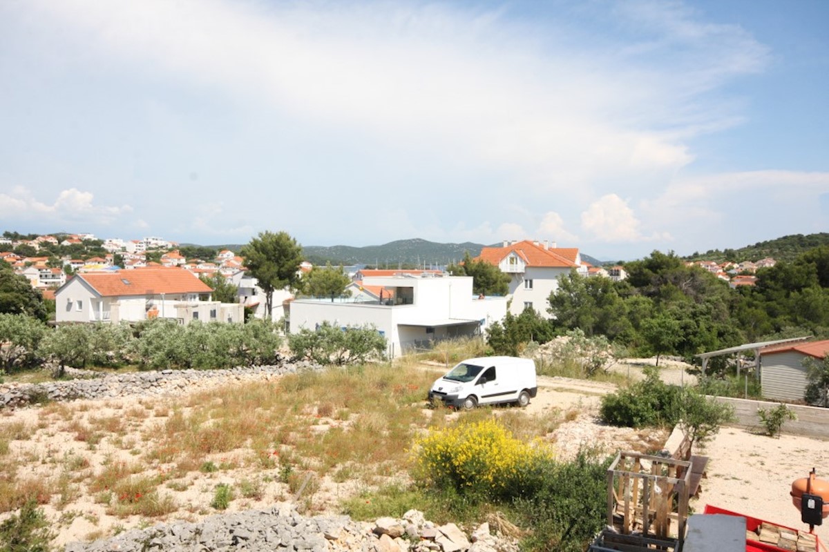 Jezera, terreno edificabile vicino al mare e al centro