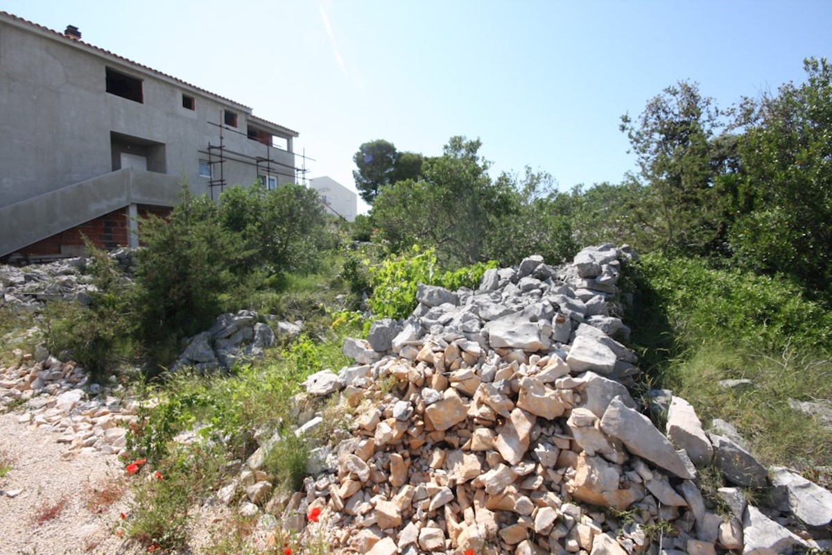 Jezera, terreno edificabile vicino al mare e al centro