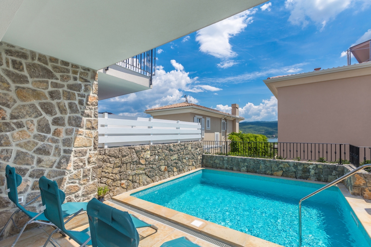 KRK - Villa con piscina e vista mare 