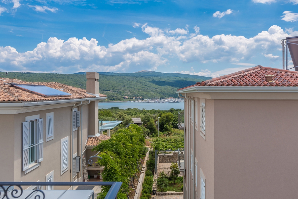 KRK - Villa con piscina e vista mare 