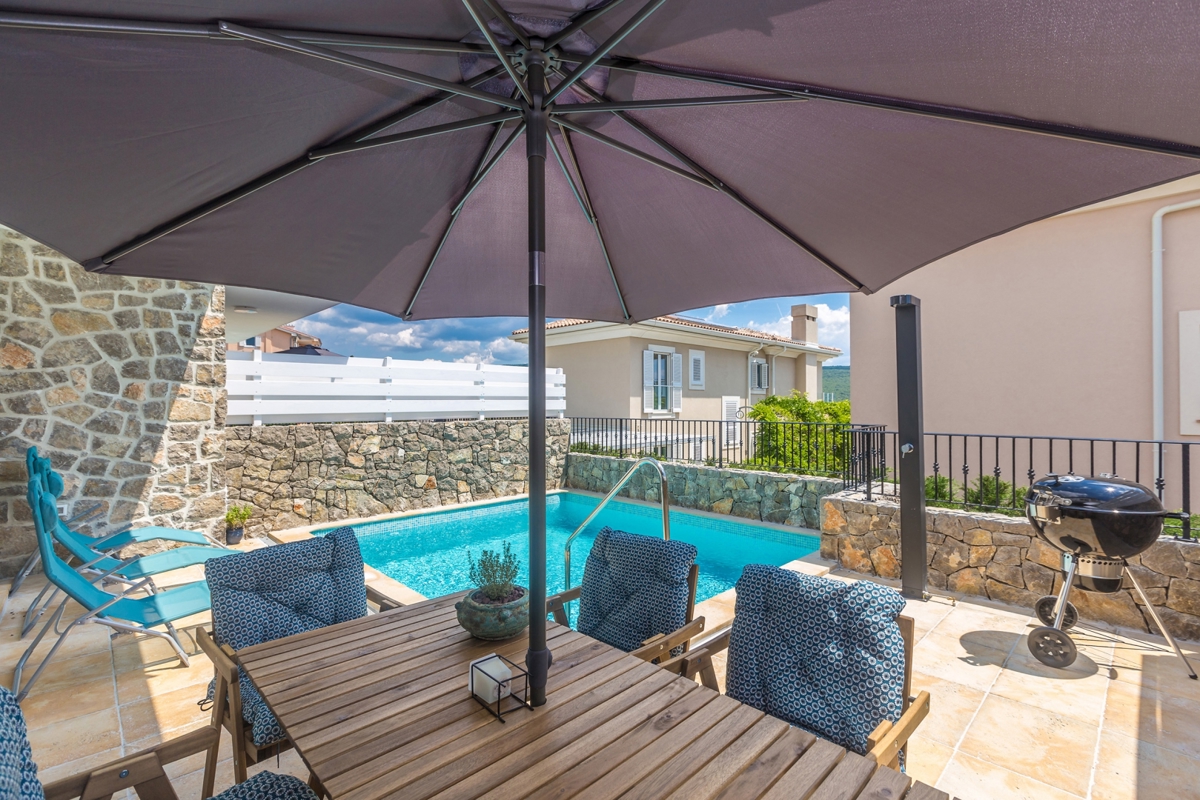 KRK - Villa con piscina e vista mare 