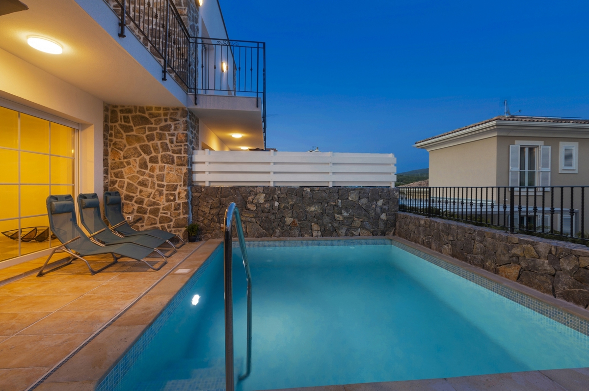 KRK - Villa con piscina e vista mare 