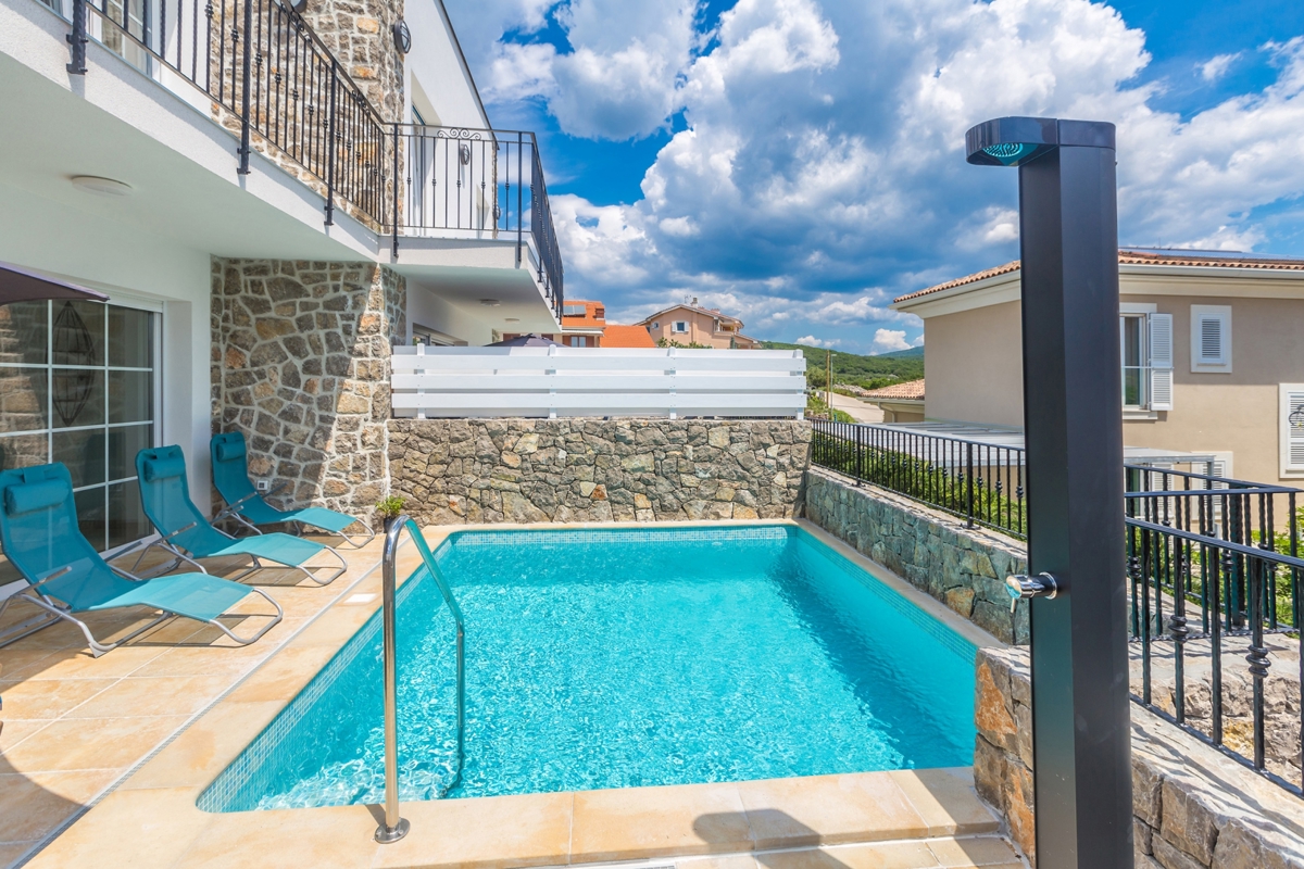 KRK - Villa con piscina e vista mare 
