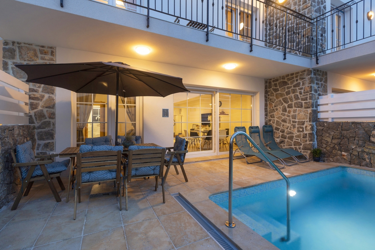 KRK - Villa con piscina e vista mare 