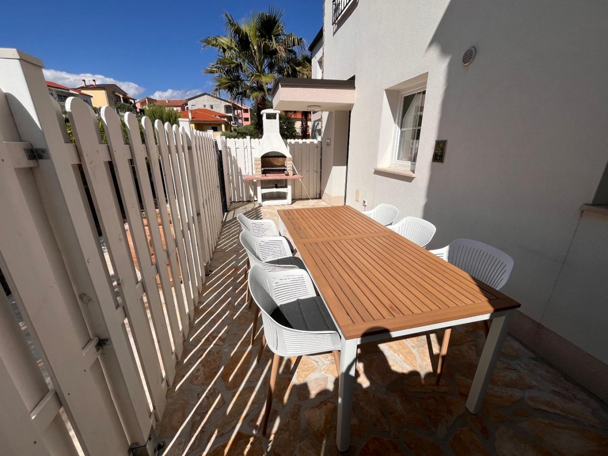 KRK - Villa con piscina e vista mare 