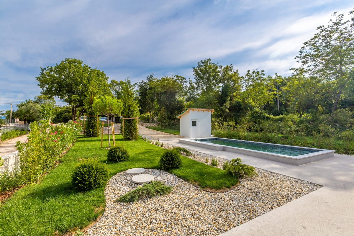 ISOLA DI KRK, vicino a Dobrinje - Casa con piscina e bellissimo giardino paesaggistico