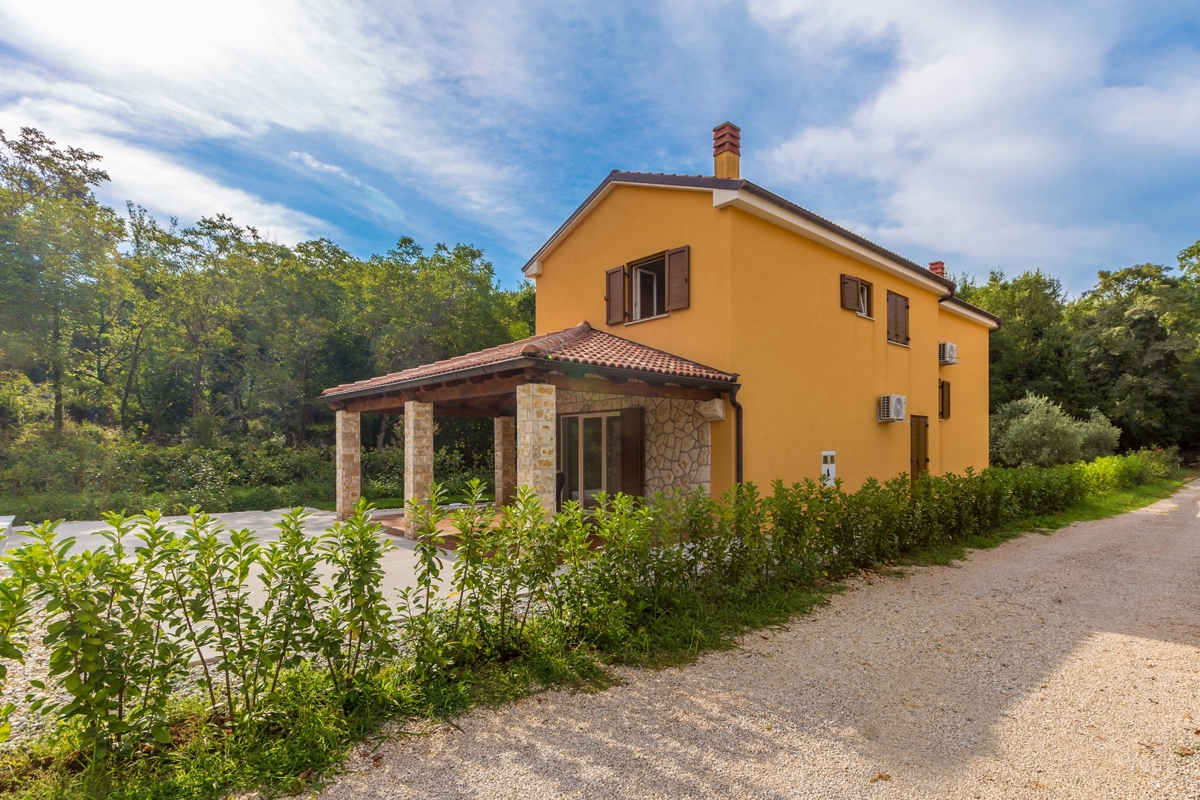 ISOLA DI KRK, vicino a Dobrinje - Casa con piscina e bellissimo giardino paesaggistico