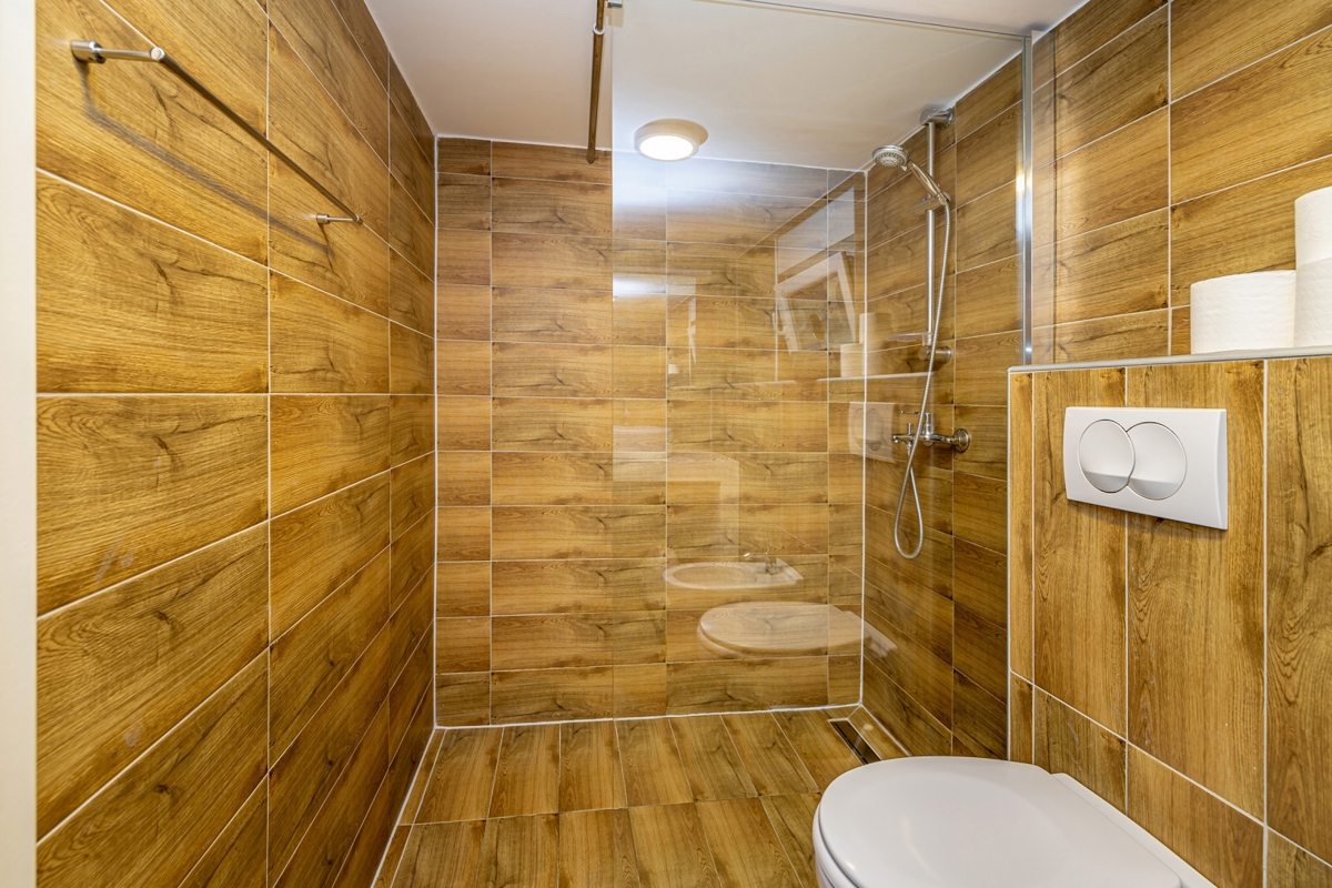 CITTÀ DI KRK, dintorni - Casa bifamiliare con piscina in una posizione tranquilla