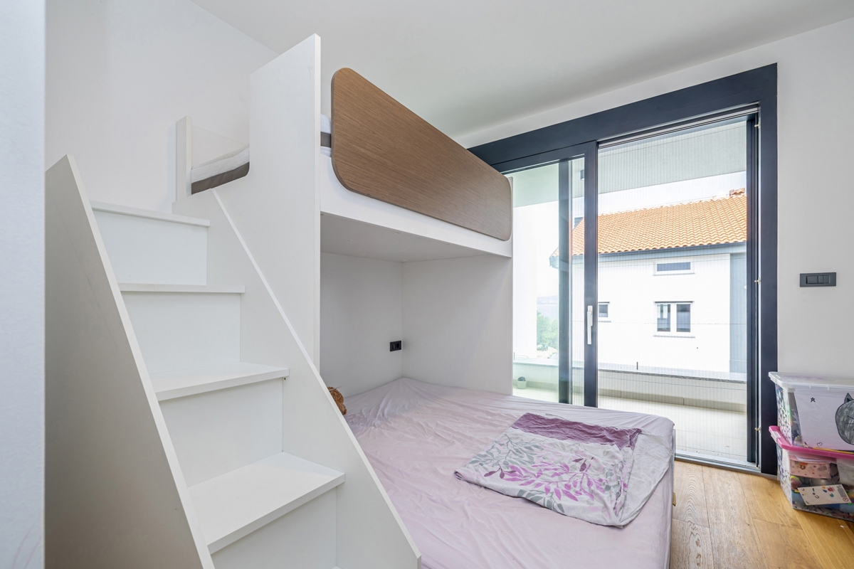 PUNAT - Casa bifamiliare con piscina e vista mare